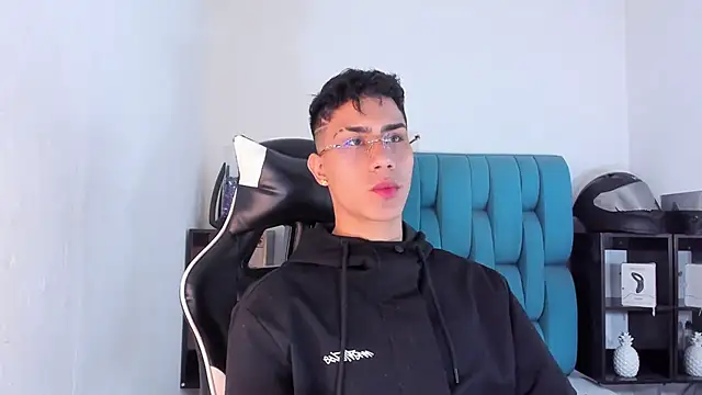 Snapshot of AlanNaughty chatting on 02-22-25, 09:59 AlanNaughty online show from 02-22-25, 09:59