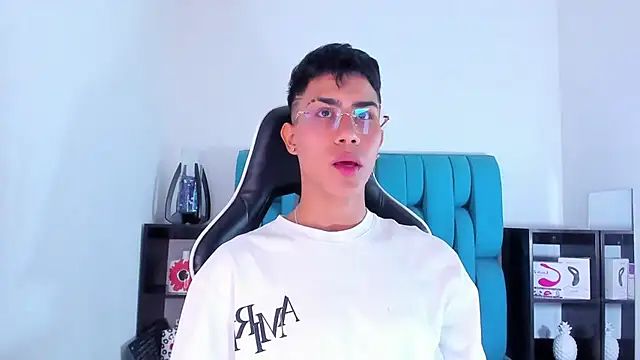 Snapshot of AlanNaughty chatting on 02-07-25, 08:31 AlanNaughty online show from 02-07-25, 08:31