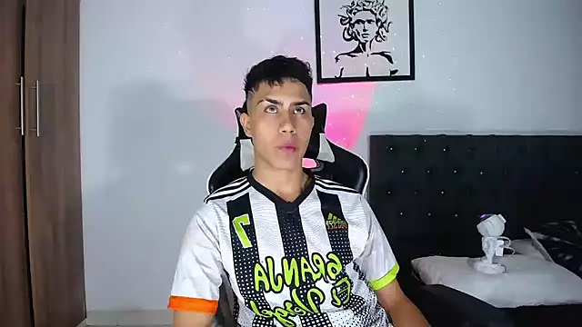 Snapshot of AlanNaughty chatting on 11-05-25, 05:43 AlanNaughty online show from 11-05-25, 05:43