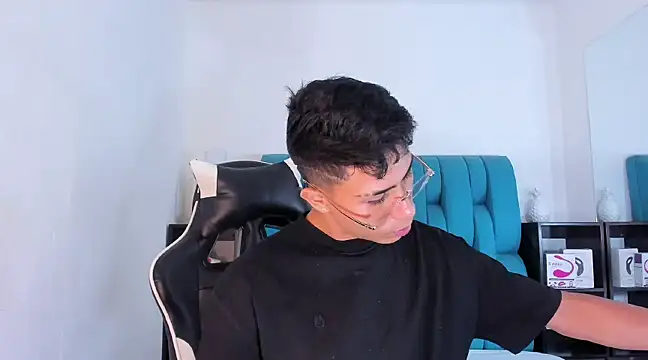 Snapshot of AlanNaughty chatting on 03-13-25, 10:32 AlanNaughty online show from 03-13-25, 10:32