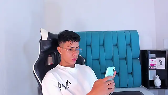 Snapshot of AlanNaughty chatting on 02-09-25, 04:36 AlanNaughty online show from 02-09-25, 04:36