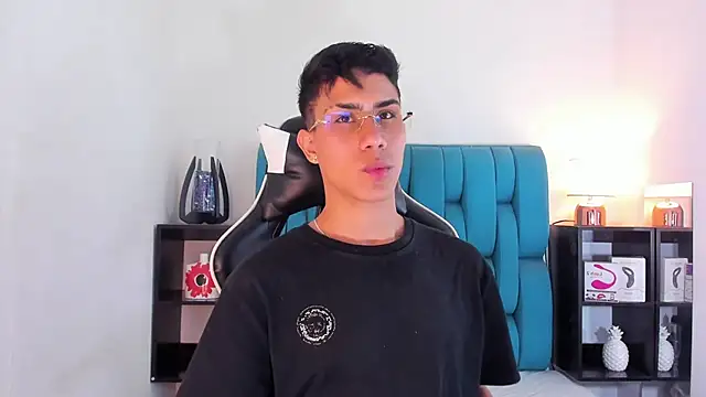 Snapshot of AlanNaughty chatting on 02-14-25, 03:54 AlanNaughty online show from 02-14-25, 03:54