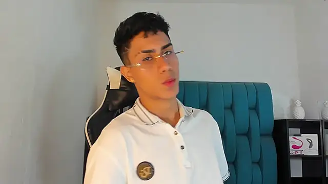 Snapshot of AlanNaughty chatting on 03-02-25, 03:02 AlanNaughty online show from 03-02-25, 03:02