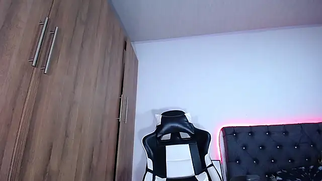 Snapshot of AlanNaughty chatting on 03-15-25, 03:07 AlanNaughty online show from 03-15-25, 03:07