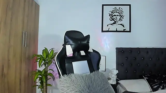 Snapshot of AlanNaughty chatting on 11-19-25, 01:38 AlanNaughty online show from 11-19-25, 01:38