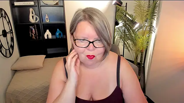Shannonshine online show from 07-16-26, 02:03