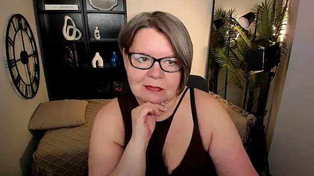 Shannonshine online show from 05-15-26, 01:31