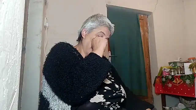 Snapshot of ExquisiteMature chatting on 10-11-25, 10:11 ExquisiteMature online show from 10-11-25, 10:11