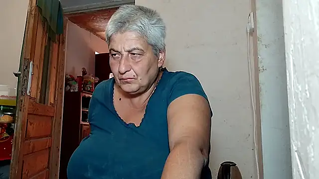 Snapshot of ExquisiteMature chatting on 09-20-25, 11:04 ExquisiteMature online show from 09-20-25, 11:04