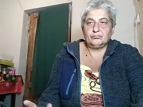 Snapshot of ExquisiteMature chatting on 09-29-25, 01:01 ExquisiteMature online show from 09-29-25, 01:01