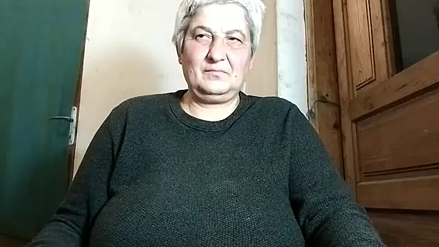 Snapshot of ExquisiteMature chatting on 10-19-25, 09:17 ExquisiteMature online show from 10-19-25, 09:17