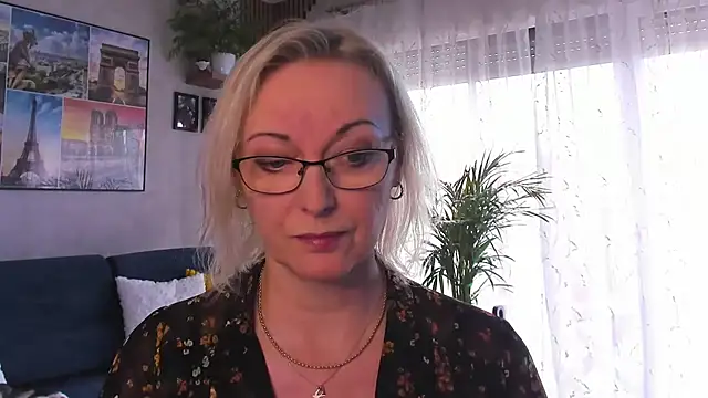 vanessa chat online show from 04-19-26, 01:23