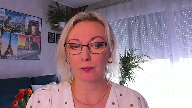 Snapshot of vanessa_chat chatting on 05-12-26, 01:28 vanessa chat online show from 05-12-26, 01:28