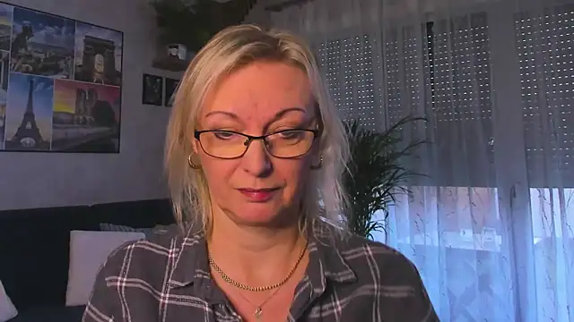 vanessa chat online show from 12-16-25, 02:21