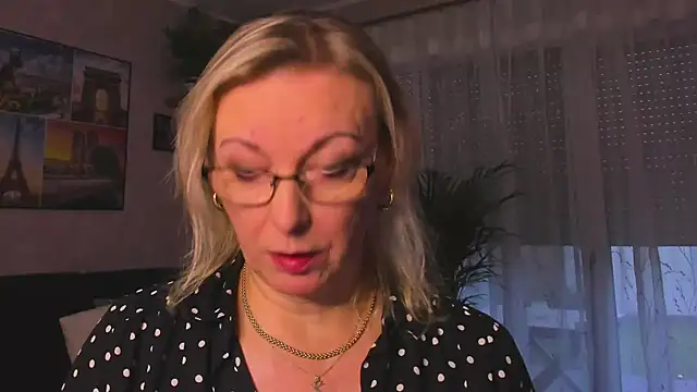 vanessa chat online show from 11-25-25, 02:17