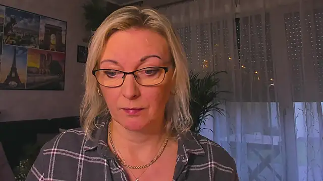 vanessa chat online show from 12-22-25, 02:17