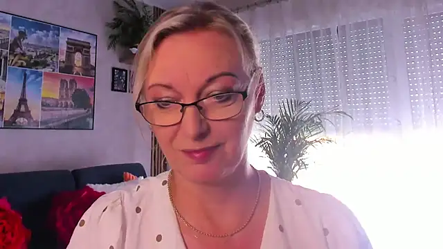 Snapshot of vanessa_chat chatting on 06-18-26, 02:00 vanessa chat online show from 06-18-26, 02:00