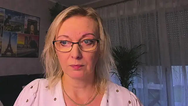 vanessa chat online show from 11-18-25, 02:31