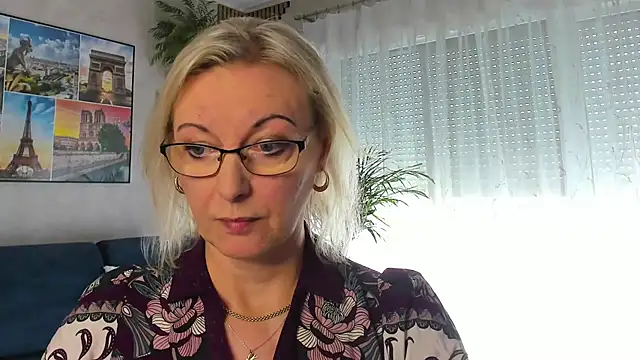 Snapshot of vanessa_chat chatting on 05-17-26, 01:44 vanessa chat online show from 05-17-26, 01:44