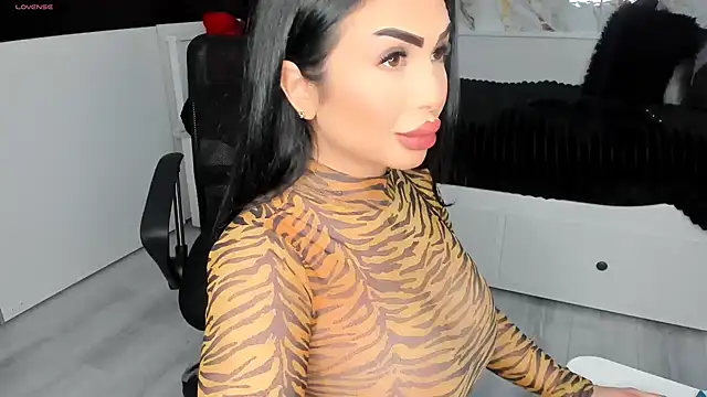 Snapshot of mistress_meryem chatting on 03-21-25, 02:39 mistress meryem online show from 03-21-25, 02:39