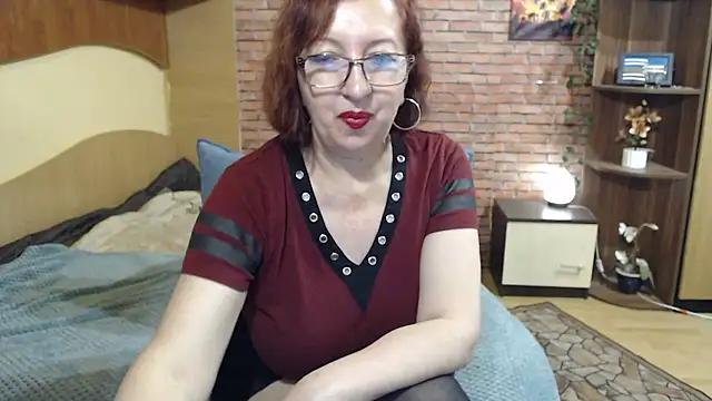 EvelyneFlirtyMilf online show from 04-24-26, 04:36