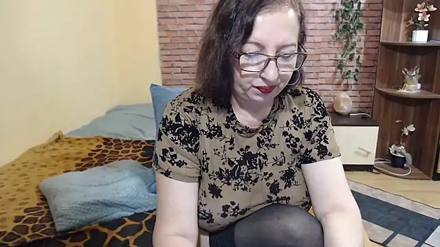EvelyneFlirtyMilf online show from 07-12-26, 04:24