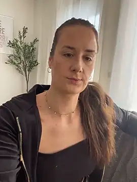 EllaMae online show from 03-22-25, 09:34