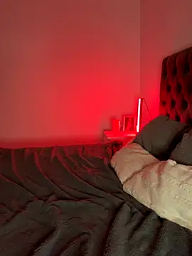 EllaMae online show from 11-24-25, 07:03