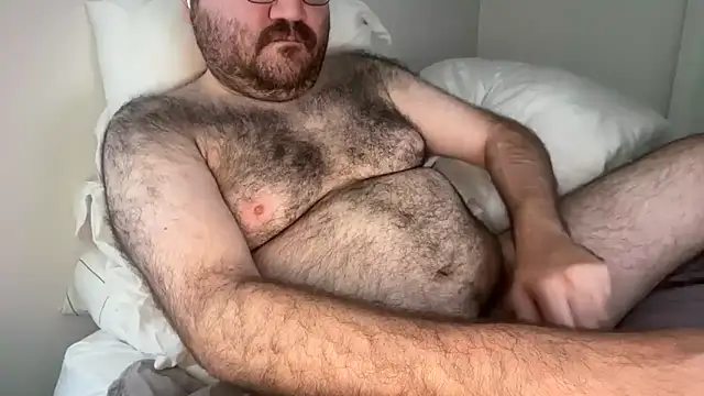 Snapshot of elagobear chatting on 06-07-26, 04:07 elagobear online show from 06-07-26, 04:07