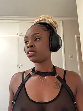 LuciousLips96 online show from 10-21-25, 10:47