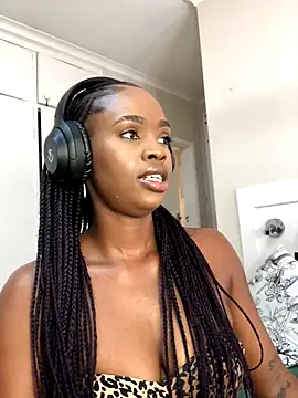 LuciousLips96 online show from 09-22-25, 09:37