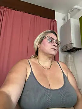 Snapshot of x_elena_x chatting on 07-10-26, 09:42 x elena x online show from 07-10-26, 09:42