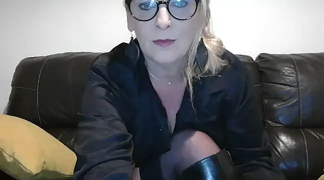 Snapshot of lilie69 chatting on 02-01-25, 06:19 lilie69 online show from 02-01-25, 06:19