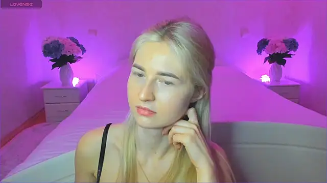 Snapshot of AnnaCarrera chatting on 01-08-25, 01:32 AnnaCarrera online show from 01-08-25, 01:32