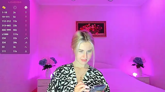 Snapshot of AnnaCarrera chatting on 01-23-25, 12:14 AnnaCarrera online show from 01-23-25, 12:14