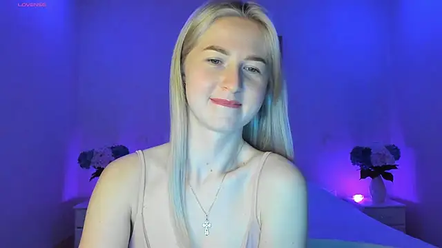 Snapshot of AnnaCarrera chatting on 03-09-25, 10:19 AnnaCarrera online show from 03-09-25, 10:19