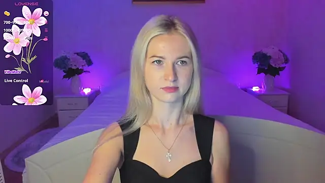 Snapshot of AnnaCarrera chatting on 10-13-25, 09:05 AnnaCarrera online show from 10-13-25, 09:05