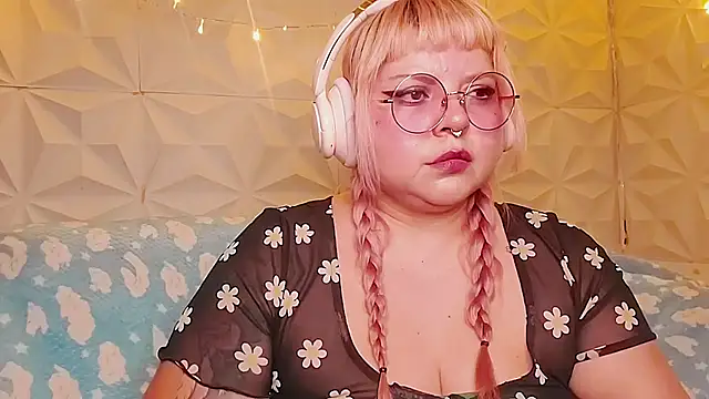 Snapshot of Satyn_doll chatting on 05-17-26, 12:32 Satyn doll online show from 05-17-26, 12:32