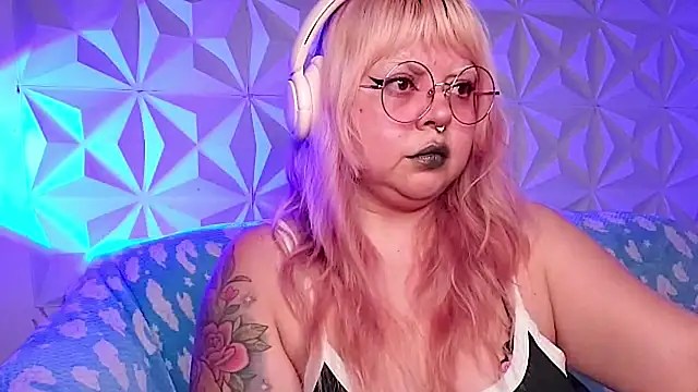 Snapshot of Satyn_doll chatting on 05-03-26, 11:08 Satyn doll online show from 05-03-26, 11:08