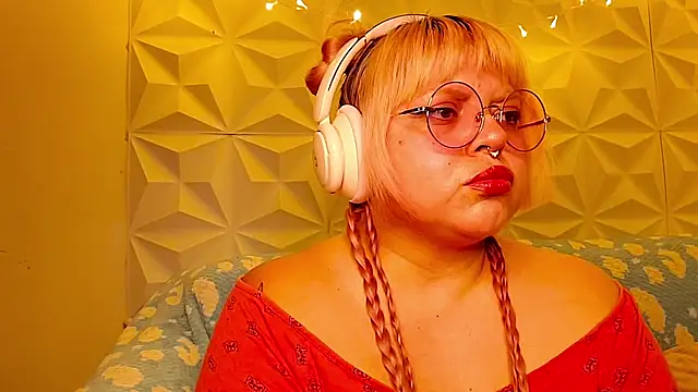 Snapshot of Satyn_doll chatting on 05-10-26, 10:11 Satyn doll online show from 05-10-26, 10:11