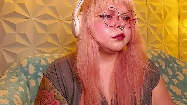 Snapshot of Satyn_doll chatting on 05-10-26, 12:25 Satyn doll online show from 05-10-26, 12:25