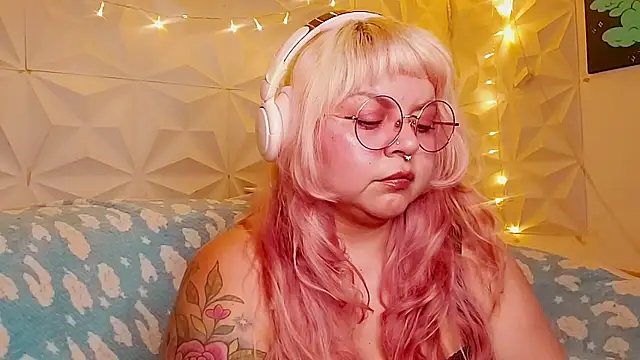 Satyn doll online show from 06-17-26, 12:00