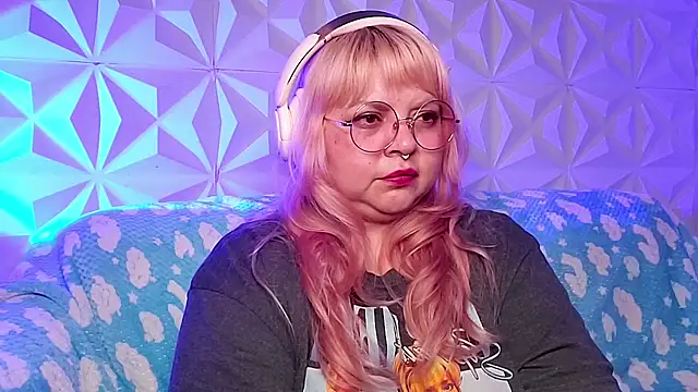 Snapshot of Satyn_doll chatting on 05-07-26, 12:04 Satyn doll online show from 05-07-26, 12:04