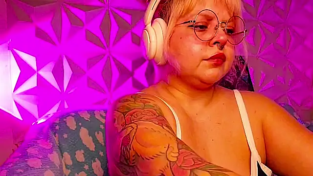Snapshot of Satyn_doll chatting on 04-23-26, 11:28 Satyn doll online show from 04-23-26, 11:28