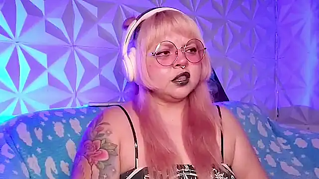 Snapshot of Satyn_doll chatting on 04-29-26, 11:22 Satyn doll online show from 04-29-26, 11:22