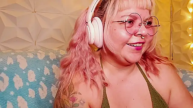 Snapshot of Satyn_doll chatting on 05-18-26, 04:07 Satyn doll online show from 05-18-26, 04:07