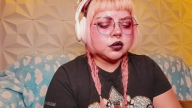 Snapshot of Satyn_doll chatting on 05-15-26, 10:52 Satyn doll online show from 05-15-26, 10:52