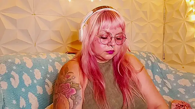 Snapshot of Satyn_doll chatting on 06-02-26, 12:32 Satyn doll online show from 06-02-26, 12:32