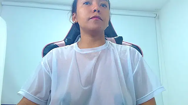 Saraahjoness online show from 04-14-26, 01:54