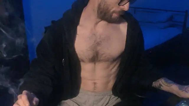 Snapshot of SexxxyLouis chatting on 03-09-25, 09:14 SexxxyLouis online show from 03-09-25, 09:14